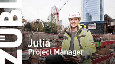 Närbild på en projektledare som bär en ZÜBLIN-bygghjälm.